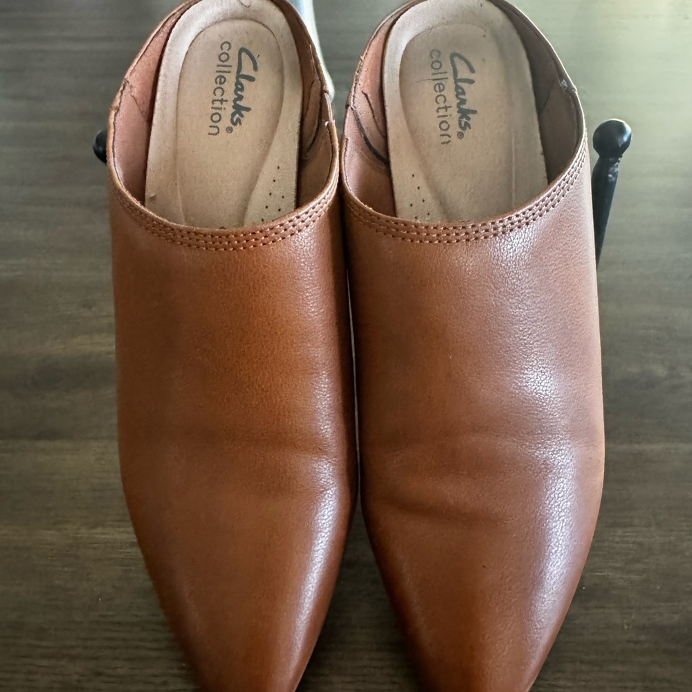 Clarks Women's Tan Leather Mules